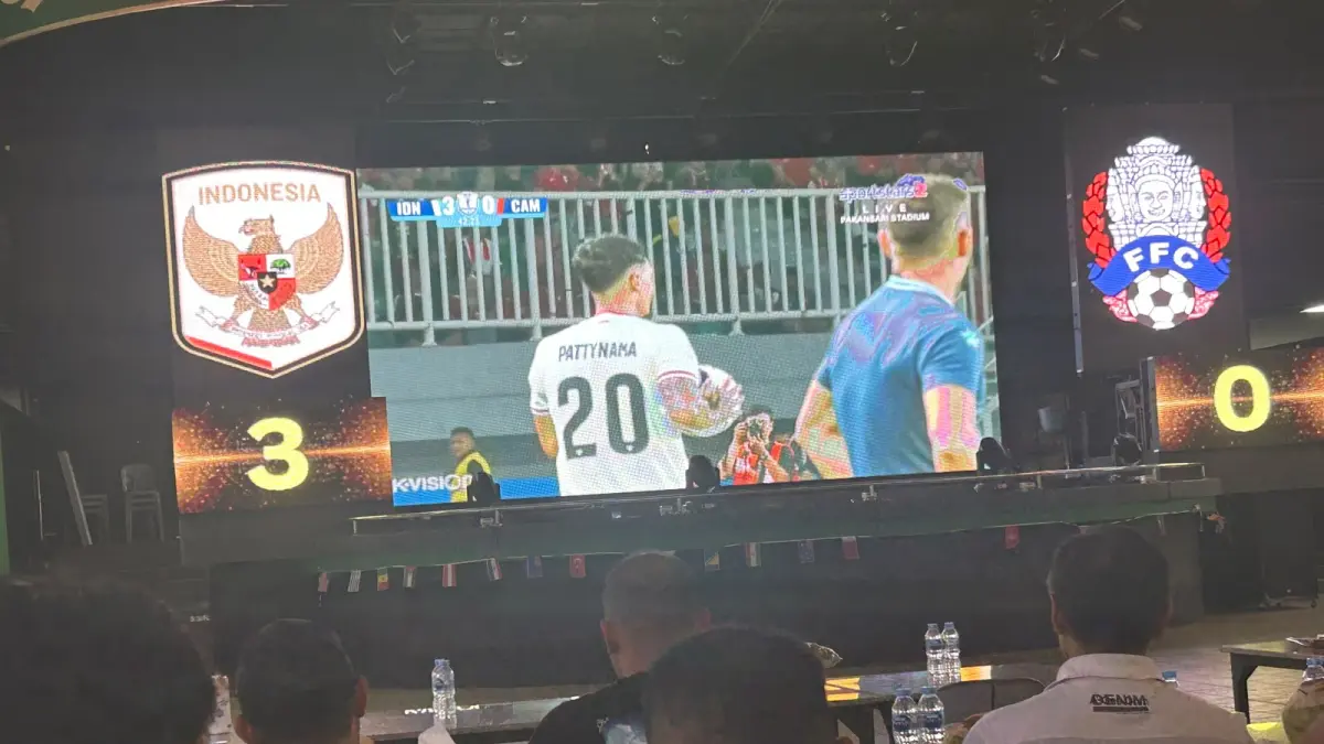 Situasi nobar Indonesia vs Kamboja di Utama 98 Foodcourt, Nagoya dalam laga perdana AFF Championship di Stadium Pakansari, Cibinong, Senin (27/7/2026) malam ini. F Chahaya Simanjuntak/Batam Pos
