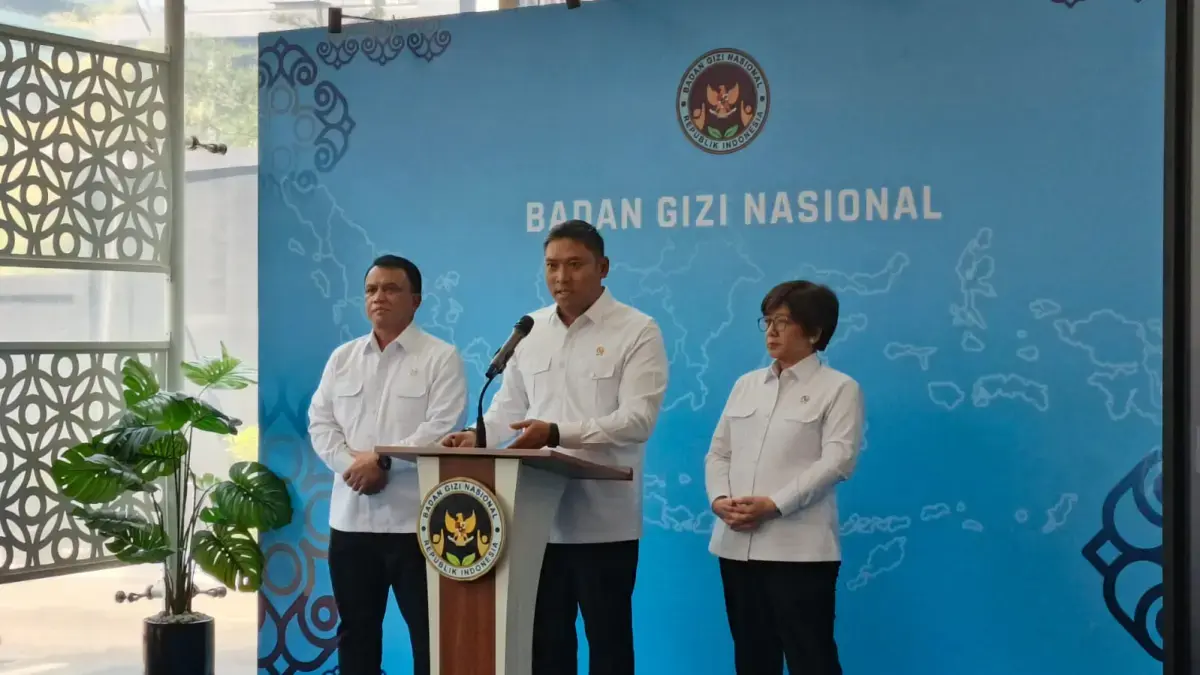 Kepala BGN Sudaryono beserta Wakil Kepala BGN saat konferensi pers di Kantor BGN, Jakarta, Senin (27/7)/(Dimas Choirul/Jawapos.com)