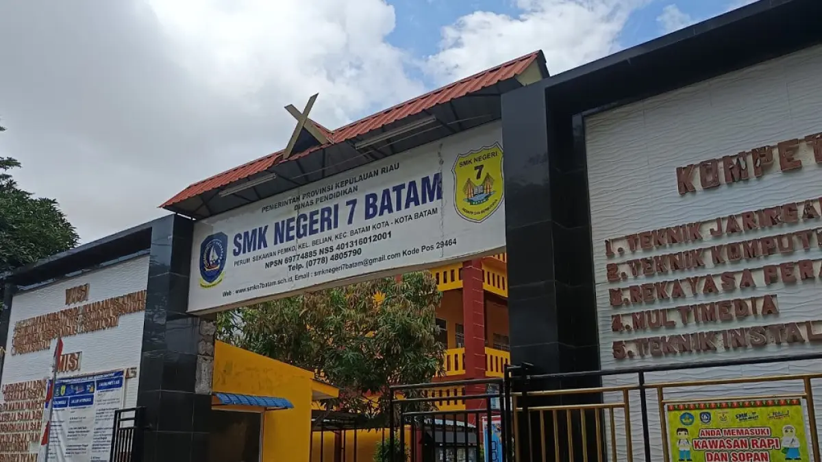 SMK Negeri 7 Batam di kawasan Batam Centre, Kelurahan Belian, Kecamatan Batam Kota, saat didatangi Batam Pos untuk meminta konfirmasi, Selasa (28/7). F. Jamaluddin/Batam Pos