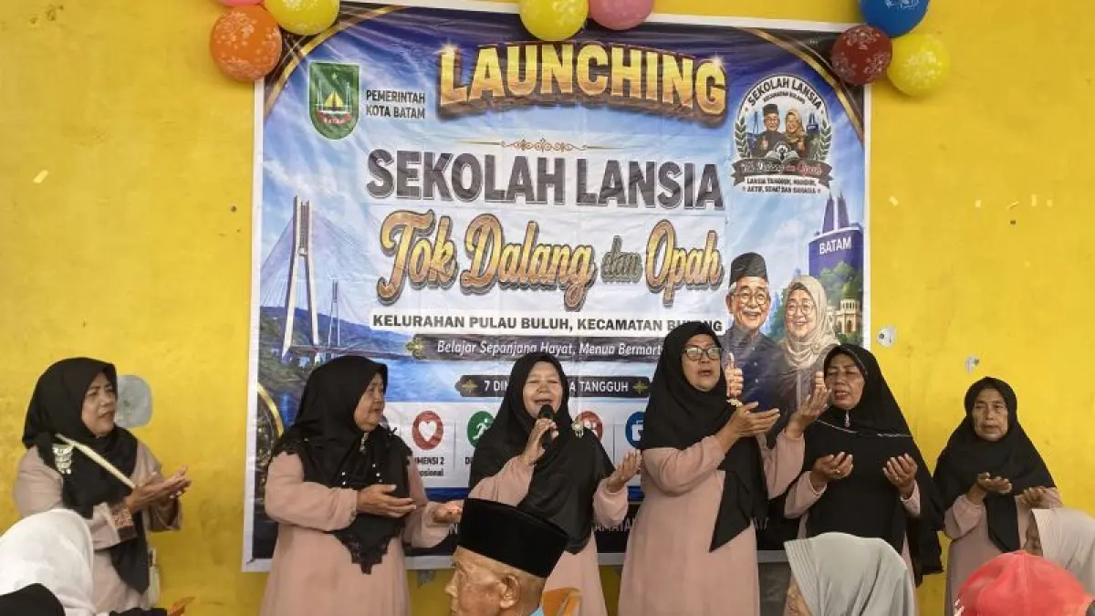 Sekolah Lansia Pertama di Bulang