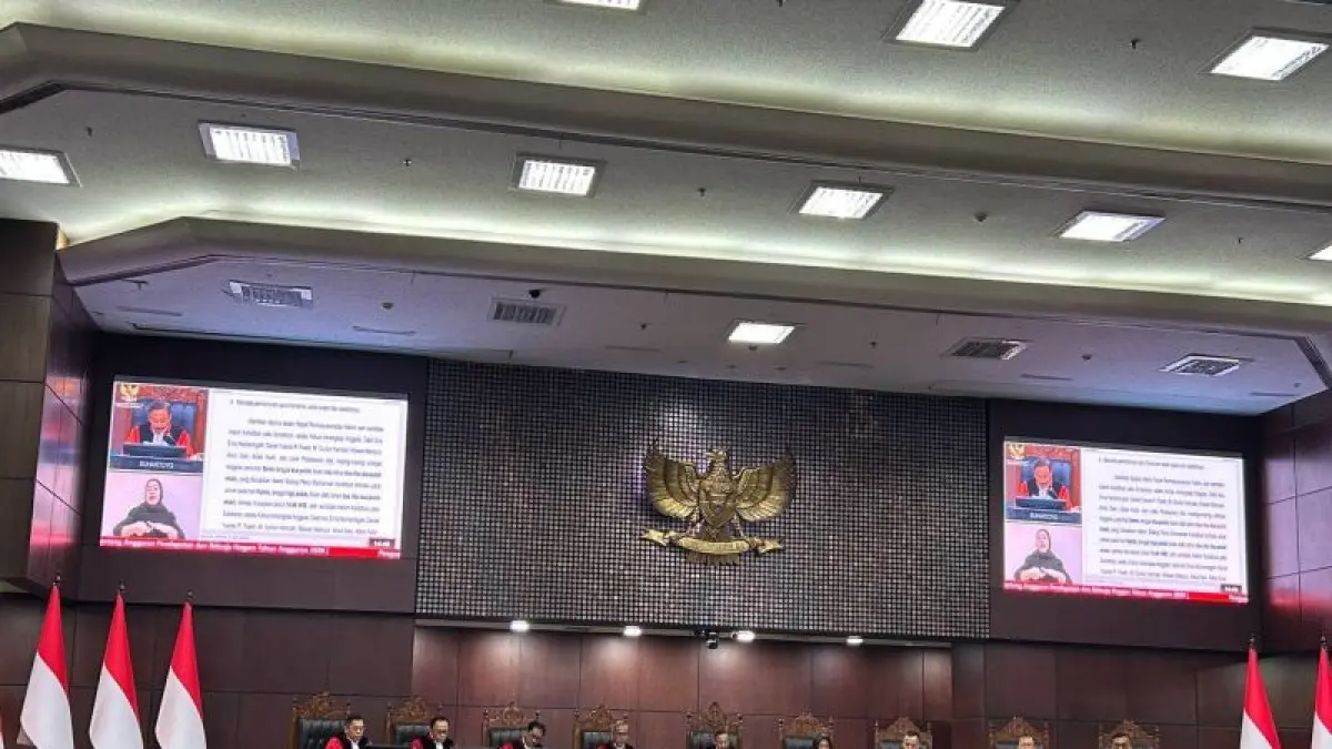 Hakim Mahkamah Konstitus saat membacakan putusan uji materiil terkait anggaran program MBG di Jakarta, Kamis (30/7/2026). ANTARA/Laily Rahmawaty
