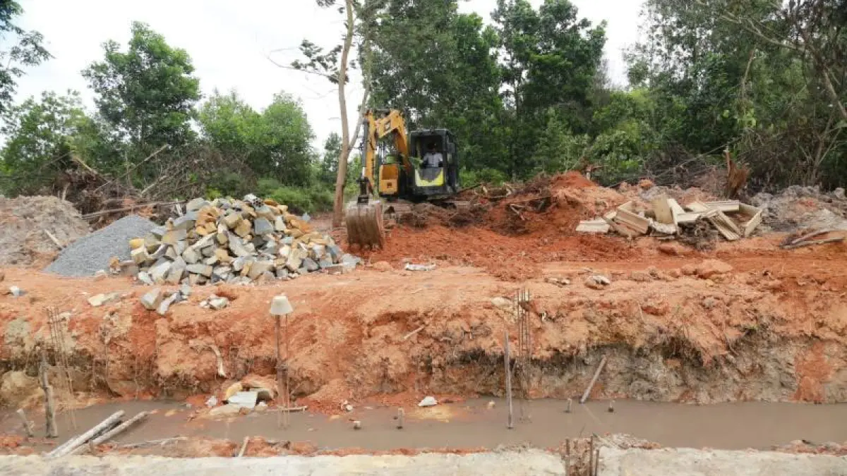 Pemerintah Provinsi Kepri melanjutkan pembangunan pengendalian banjir di Kampung Purwodadi Sungai Lekop, Kecamatan Bintan Timur, Kabupaten Bintan, Kamis (30/7/2026). ANTARA/HO-Dinas PUPP Kepri 