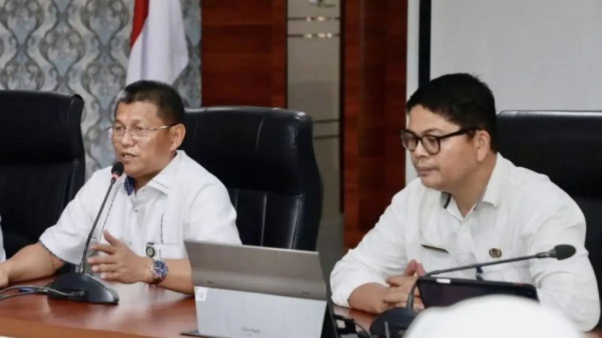 Sekda Batam Firmansyah (kiri) dan Kepala Diskominfo Batam Rudi Panjaitan (kanan). (ANTARA/HO-Diskominfo Batam)