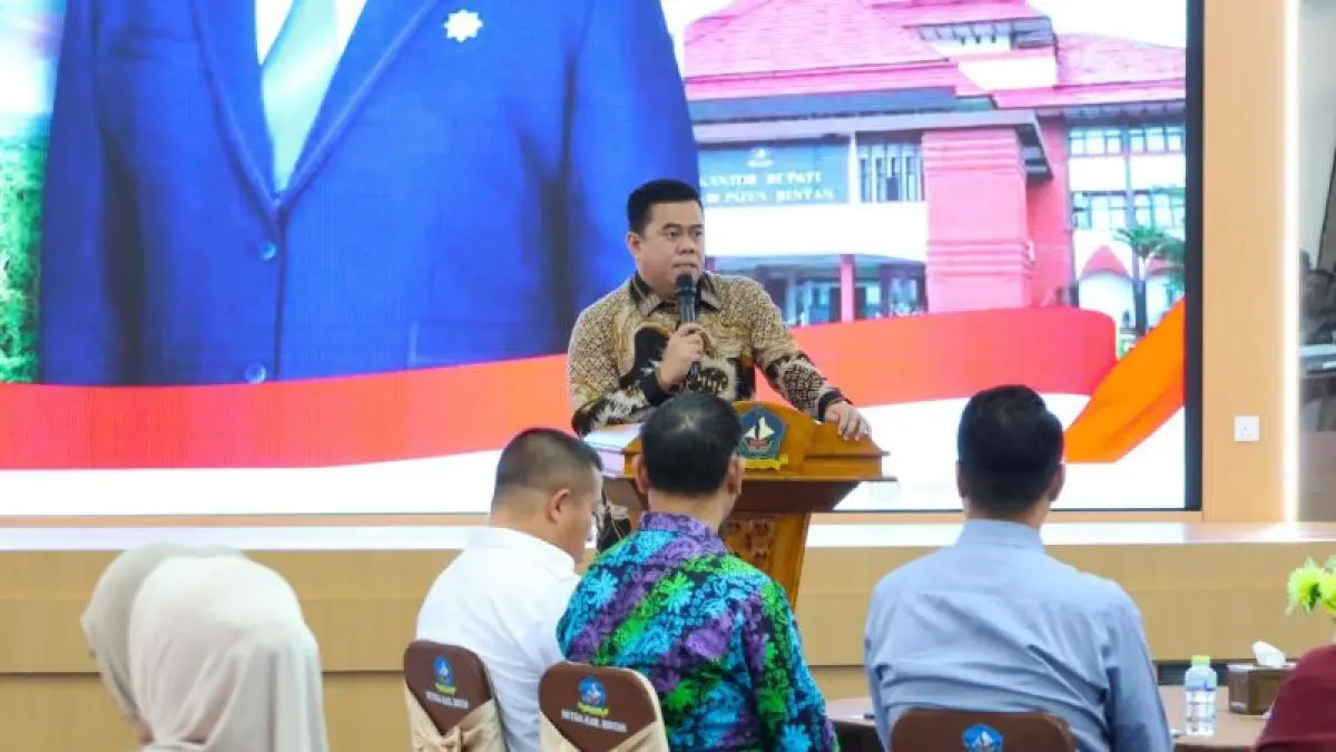 Sekretaris Daerah (Sekda) Bintan, Kepri, Rony Kartika membuka kegiatan sosialisasi pelaksanaan Pilkades 2026 di Aula Bandar Seri Bentan, kompleks Kantor Bupati Bintan, Kepulauan Riau, Kamis (30/7/2026). ANTARA/Ogen 