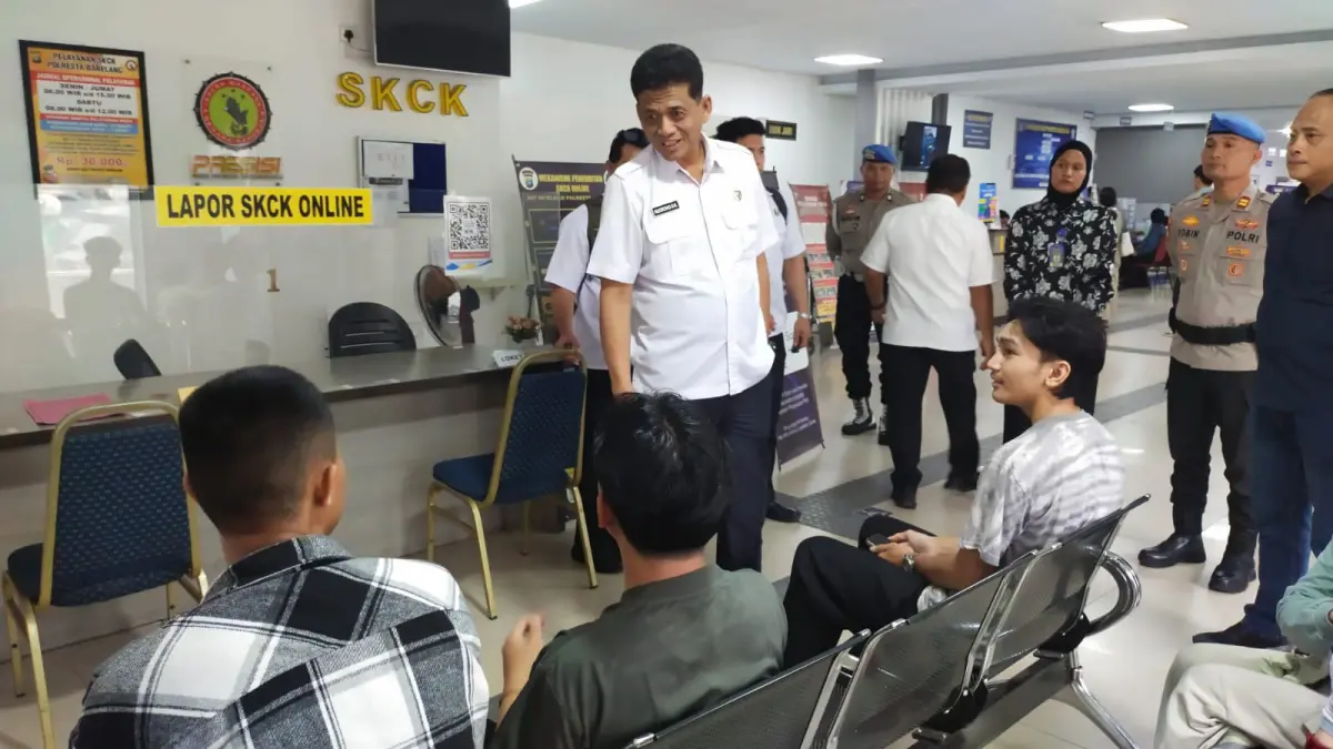 Tim Audit Kinerja Itwasda Polda Kepri saat melakukan pemeriksaan administrasi dan material pelayanan di Polresta Barelang. Istimewa.