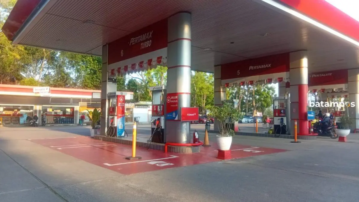 Harga Pertamax dan Pertamax Turbo mengalami penurunan mulai 1 Agustus 2026. Foto: Yashinta/Batam Pos