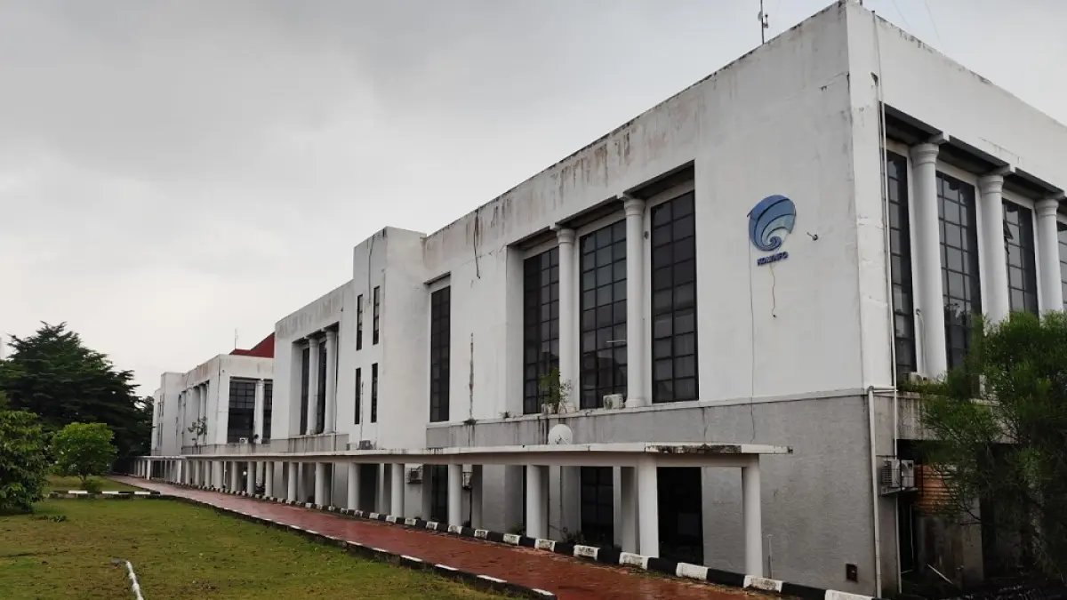 Gedung Diskominfo Kepri yang berada di kawasan perkantoran Gubernur Kepri, Dompak, Tanjungpinang. Foto: Mohamad Ismail/Batam Pos 