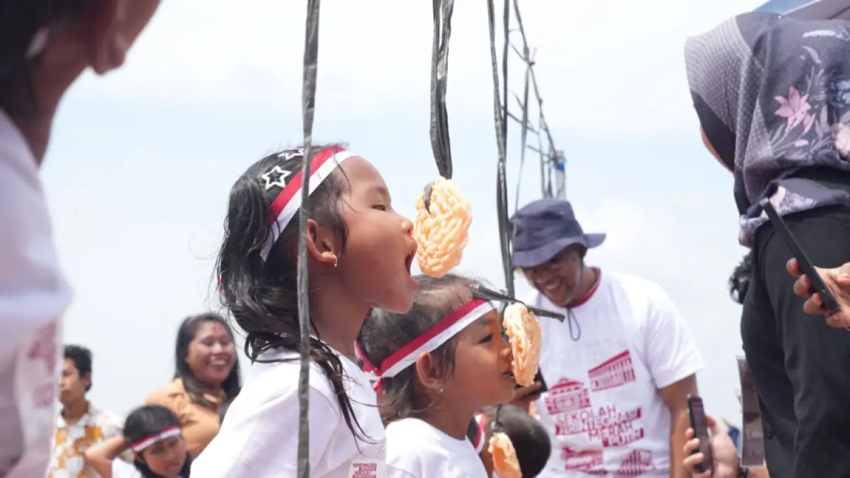 Anak anak Rempang - Galang menikmati ac ara lomba sempena HUT Kemerdekaan RI. F. BP Batam
