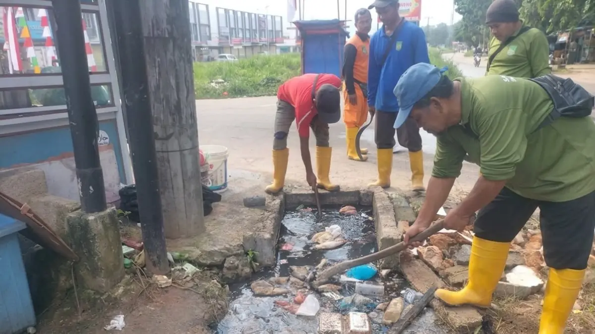 Drainase di Jalan S. Parman, Sei Beduk yang tersumbat akibat sampah dan sedimentasi. F.Ist untuk Batam Pos