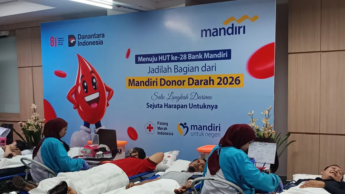 Masyarakat Batam melakukan donor Darah dalam rangka memperingati Hari Ulang Tahun ke-28 Bank Mandiri di Mandiri University Batam Center, Senin, (3/8/2026). F. Jamaluddin/Batam Pos