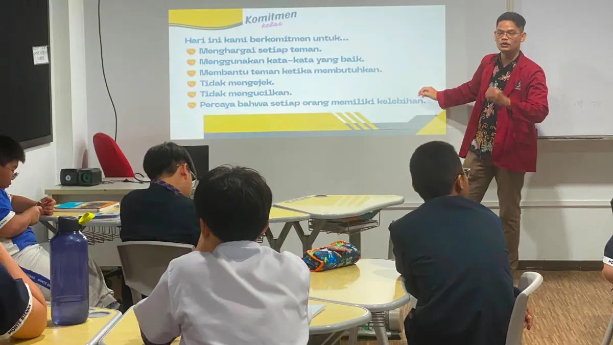 Pemateri Uncok Manigor Jokka Siahaan menyampaikan materi "Sahabat Inklusi" kepada siswa Sekolah Monte Sienna Batam, beberapa waktu lalu. F Ist untuk Batam Pos