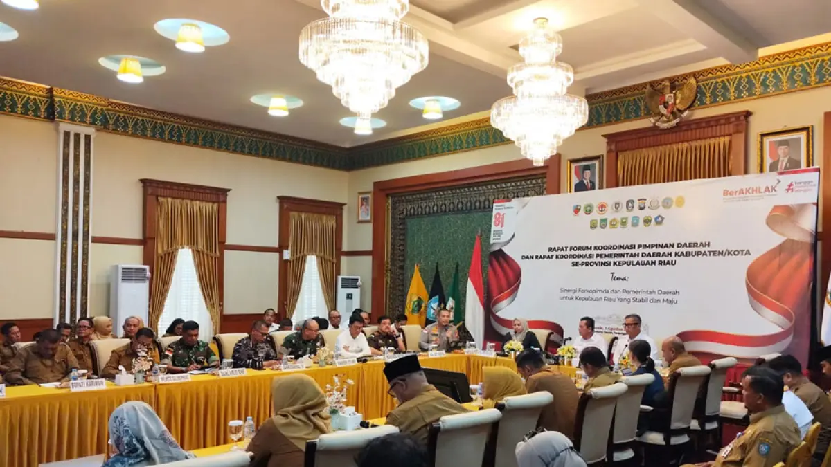 Pemprov Kepri bersama Polda Kepri saat melakukan rapat koordinasi di Gedung Daerah Tanjungpinang, Senin (3/9). F. Mohamad Ismail/Batam Pos