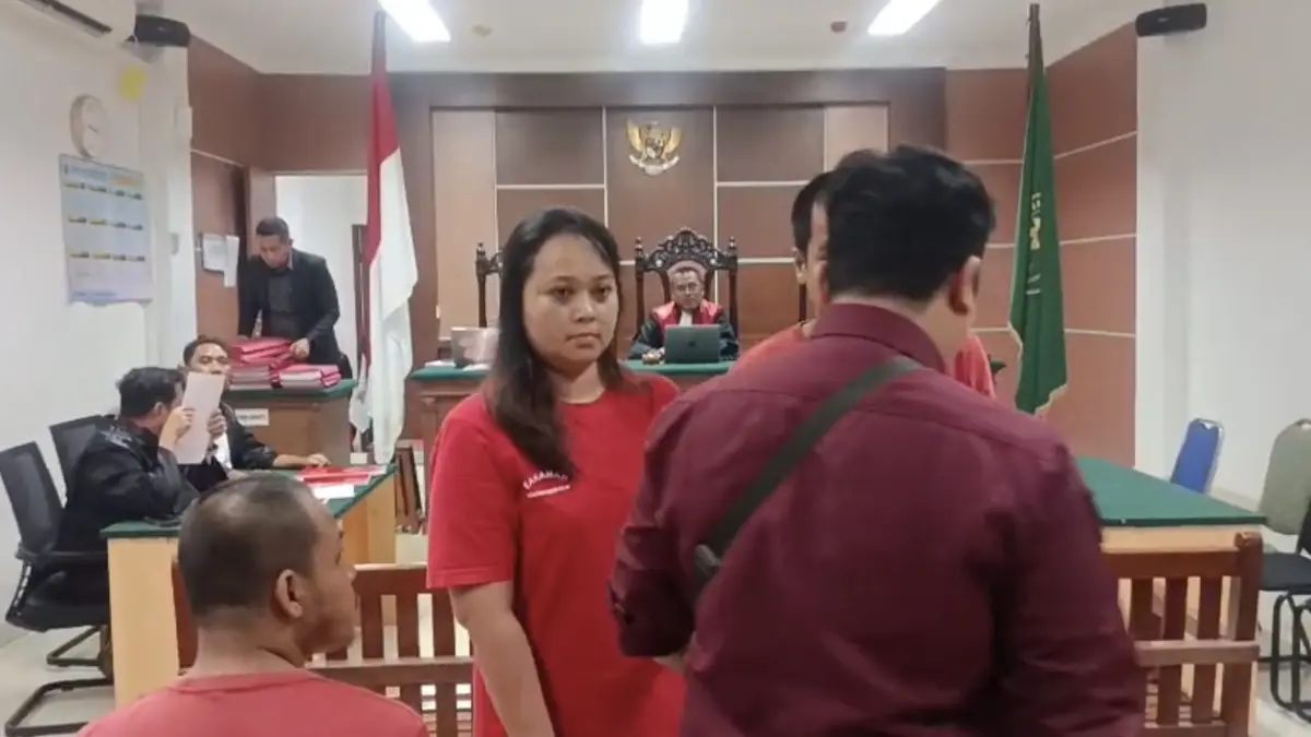 Terdakwa dugaan penipuan dan penggelapan dua mobil rental Carolein diadili di PN Batam, Selasa (4/8/2026). F.Azis/Batam Pos
