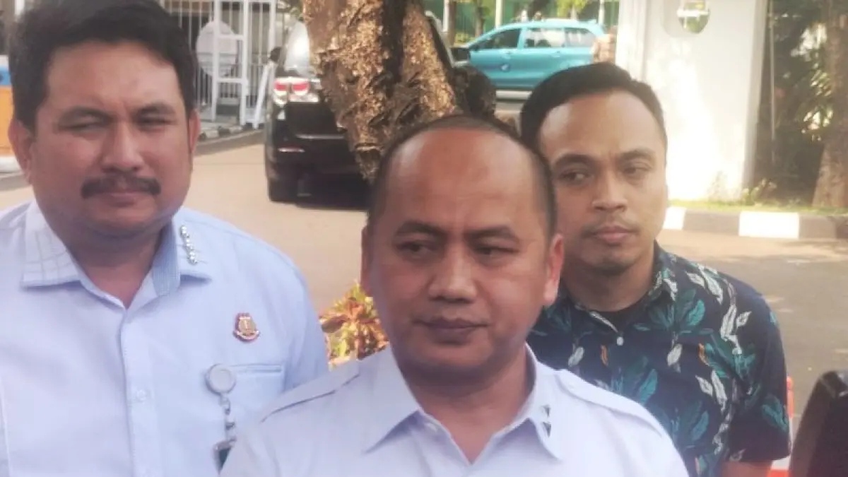 Kepala Pusat Penerangan Hukum (Kapuspenkum) Kejaksaan Agung Anang Supriatna (tengah) menjawab pertanyaan awak media di Gedung Kemenko Polkam, Jakarta, Rabu (5/8/2026). ANTARA/Walda Marison
