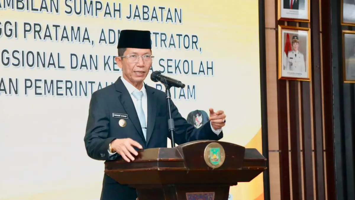 Wali Kota Batam, Amsakar Achmad.