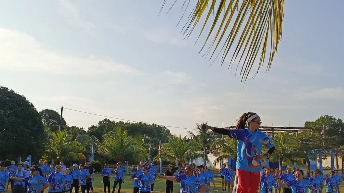 Warga binaan Pusat Rehabilitasi Sosial Non Panti (PRSNP), Teluk Pandan, Batuaji, senam bersama pada Selasa (4/8/2026) sore. F.Eusebius/Batam Pos