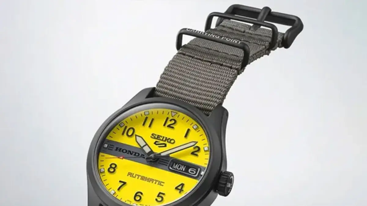 Setiap detail jam tangan ini sarat sentuhan Honda Motocompo. Mulai dari dial, crown, hingga strap, Seiko menyisipkan beragam "easter egg" atau elemen desain tersembunyi yang menjadi penghormatan terhadap skuter legendaris tersebut.  F. SEIKO