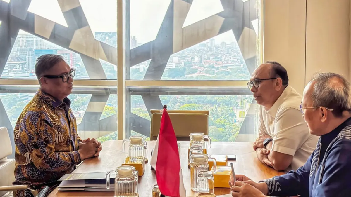 
Wakil Gubernur Kepulauan Riau Nyanyang Haris Pratamura bertemu Direktur Jenderal Penyelenggaraan Pos dan Informatika Kementerian Komunikasi dan Digital, Wayan Toni Supriyanto, membahas percepatan pembangunan infrastruktur digital dan penuntasan blank spot di wilayah perbatasan Kepri. Foto: Diskominfo Kepri/Batam Pos.