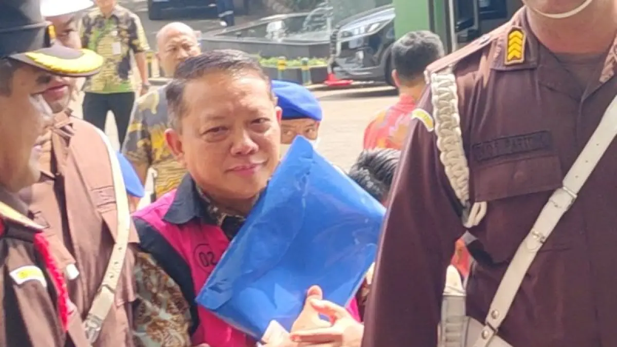 Mantan Jaksa Agung Muda Bidang Tindak Pidana Khusus (Jampidsus) Febrie Adriansyah menghadiri pemeriksaan sebagai tersangka kasus dugaan tindak pidana pencucian uang (TPPU) tiba di Gedung Utama Kejaksaan Agung, Jakarta, Jumat (7/8/2026). ANTARA/Nadia Putri Rahmani