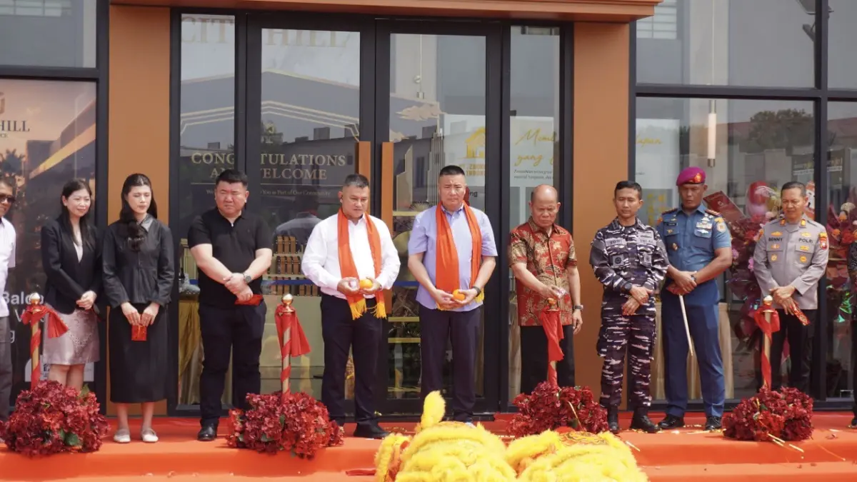 Managemen PT Zhong Thong Indonesia bersama PT Citilink Propertindo meresmikan marketing gallery di Jalan Botania Garden, Batam Kota, Senin (10/8). F.Rendy/Batam Pos