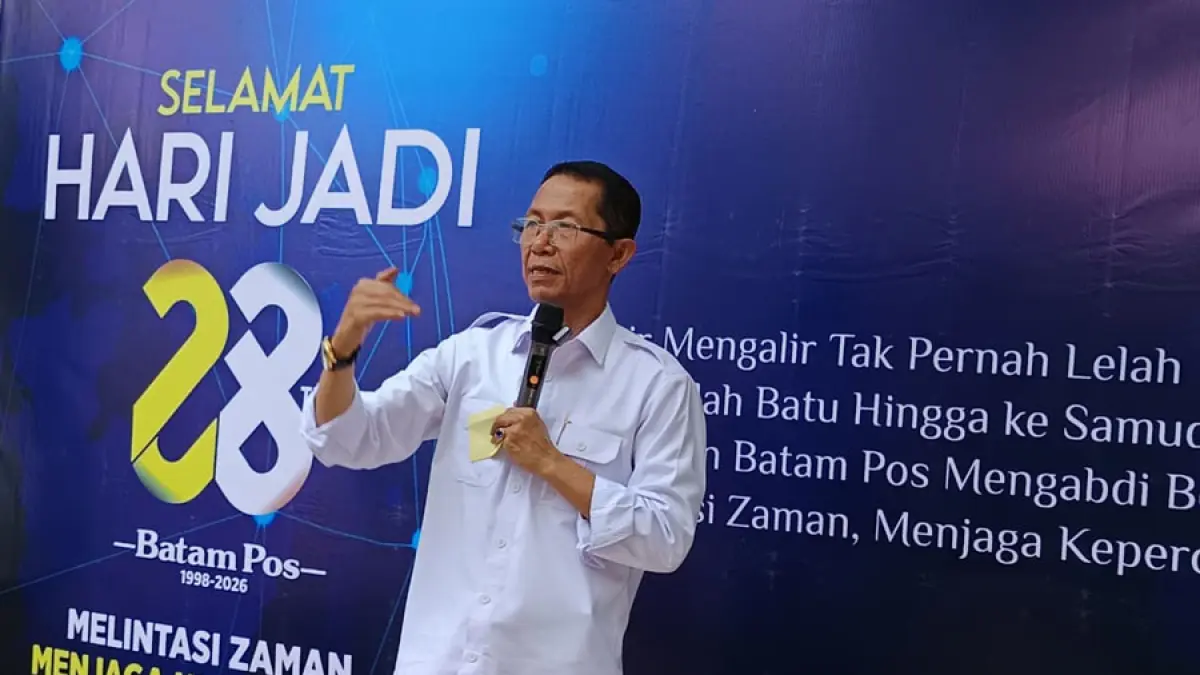 Wali Kota Batam sekaligus Kepala BP Batam Amsakar Achmad saat memberikan sambutan dalam peringatan Hari Jadi Batam Pos ke-28 bertajuk “Melintasi Zaman, Menjaga Kepercayaan” di Orchard Walk No. 1 Blok H, Belian, Kecamatan Batam Kota, Senin (10/8). F. Jamaluddin/Batam Pos