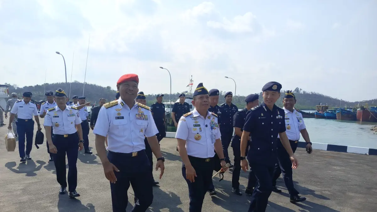 Kepala Bakamla RI Laksdya TNI Dr. Irvansyah itu dihadiri Director General Malaysia Maritime Enforcement Agency (MMEA) Admiral (M) Datuk Haji Mohd. Rosli bin Abdullah dan Commander Singapore Police Coast Guard (SPCG) SAC Eng Seng. F.Eusebius Sara/Batam Pos
