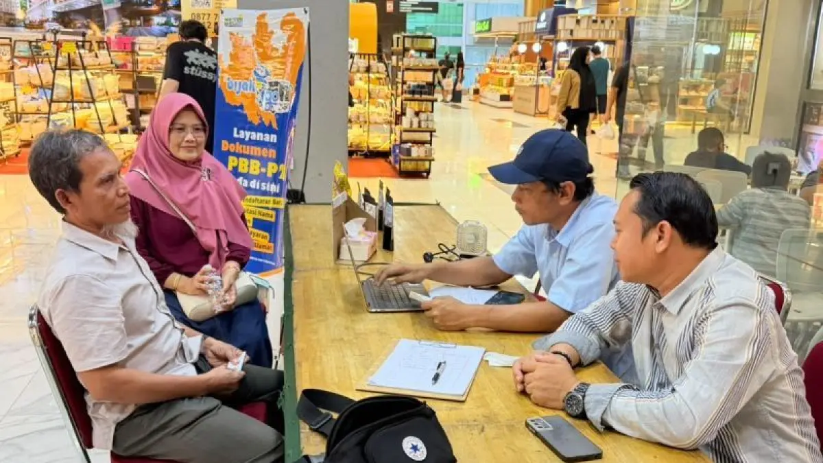 Layanan SiBijak Ngemall di BCS Mall Batam oleh Bapenda Batam kepada masyarakat di Batam, Kepri. ANTARA/HO-Bapenda Batam
