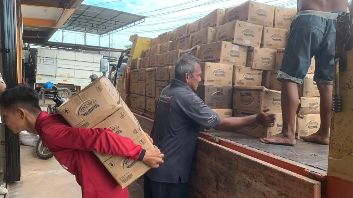 Proses pendistribusian Minyakita di Kota Tanjungpinang. F. Mohamad Ismail/Batam Pos