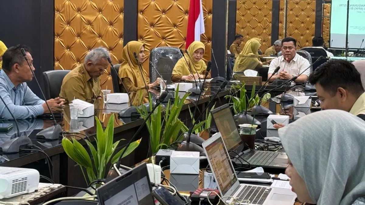 Sekda Bintan, Ronny Kartika memimpin rapat RPIK di Ruang Rapat II Bandar Seri Bentan, Selasa (11/8/2026). F.Kiriman Zoko untuk Batam Pos