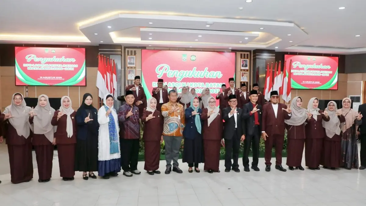 Erlita Amsakar dikukuhkan sebagai Ketua DPD LASQI-NJ Kota Batam periode 2026-2031 di Kantor Wali Kota Batam, Rabu (12/8/2026). Foto: Humas Diskominfo Batam/Ade Rahmatullah