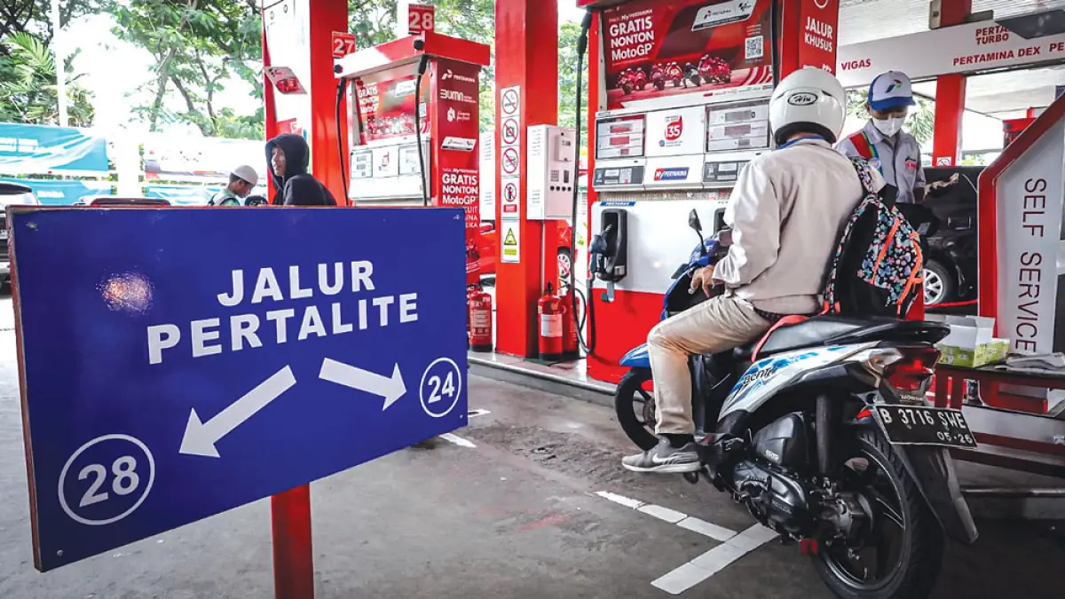 Ilustrasi: BBM Pertalite. Pemerintah sepakat membatasi Pertalite untuk warga pengeluaran Rp3,5 juta hingga Rp4,5 juta (desil 9) dan di atas Rp5 juta. (desil 10). Foto: dok Pertamina