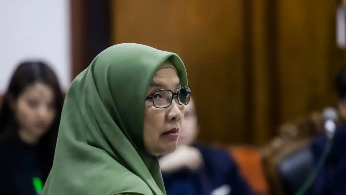 Indah Utami hadir sebagai saksi yang dihadirkan pihak tergugat dalam kasus Java Fortis di Pengadilan Negeri Surabaya, Rabu (12/8). (ALFIAN RIZAL/JAWA POS)