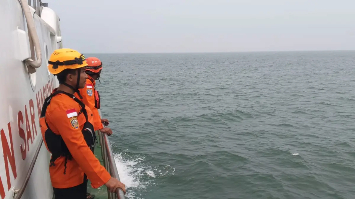 Tim SAR Gabungan masih melakukan upaya pencarian 4 kru KM Putra Buluh di Perairan Pengikik, Tambelan, hingga Jumat (14/8/2026). F.Basarnas Tanjungpinang untuk Batam Pos