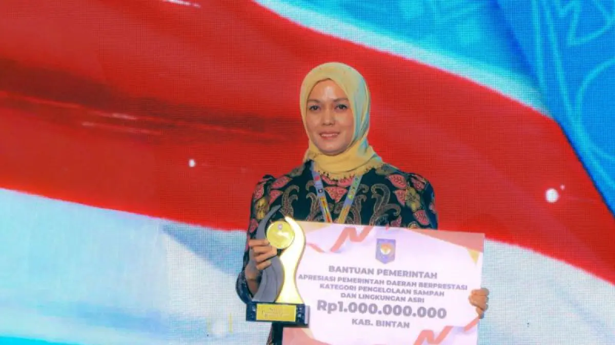 Wakil Bupati Bintan Deby Maryanti menerima penghargaan dan insentif fiskal pada ajang Apresiasi Pemerintah Daerah (Pemda) Berprestasi Tahun 2026 Batch II Regional Sumatera di Kota Batam, Kepri, Rabu (12/8/2026). F. Diskominfo Bintan 