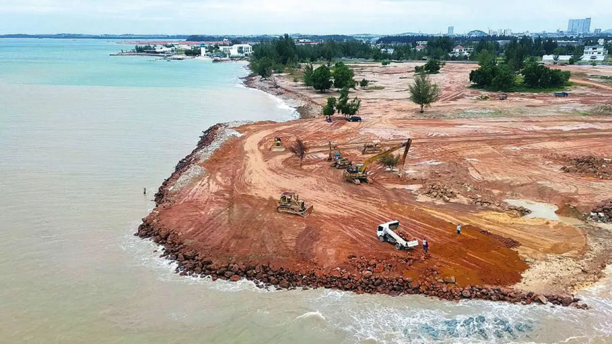 ILUSTRASI reklamasi di pesisir Bengkong. PSDKP Batam mengungkap, aktivitas reklamasi menjadi salah satu penyumbang pelanggaran pemanfaatan ruang laut di Batam. Foto: Akar Bhumi Indonesia untuk Batam Pos