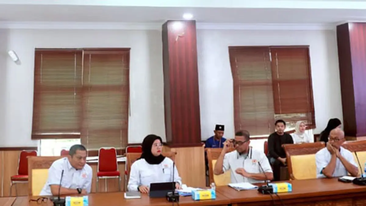 Komisi IV DPRD Kota Batam rapat koordinasi dengan KONI Kota Batam dan Dispora Kota Batam di ruang rapat Komisi IV, Jum’at (14/8). Foto: JAMALUDDIN LOBANG/BATAM POS