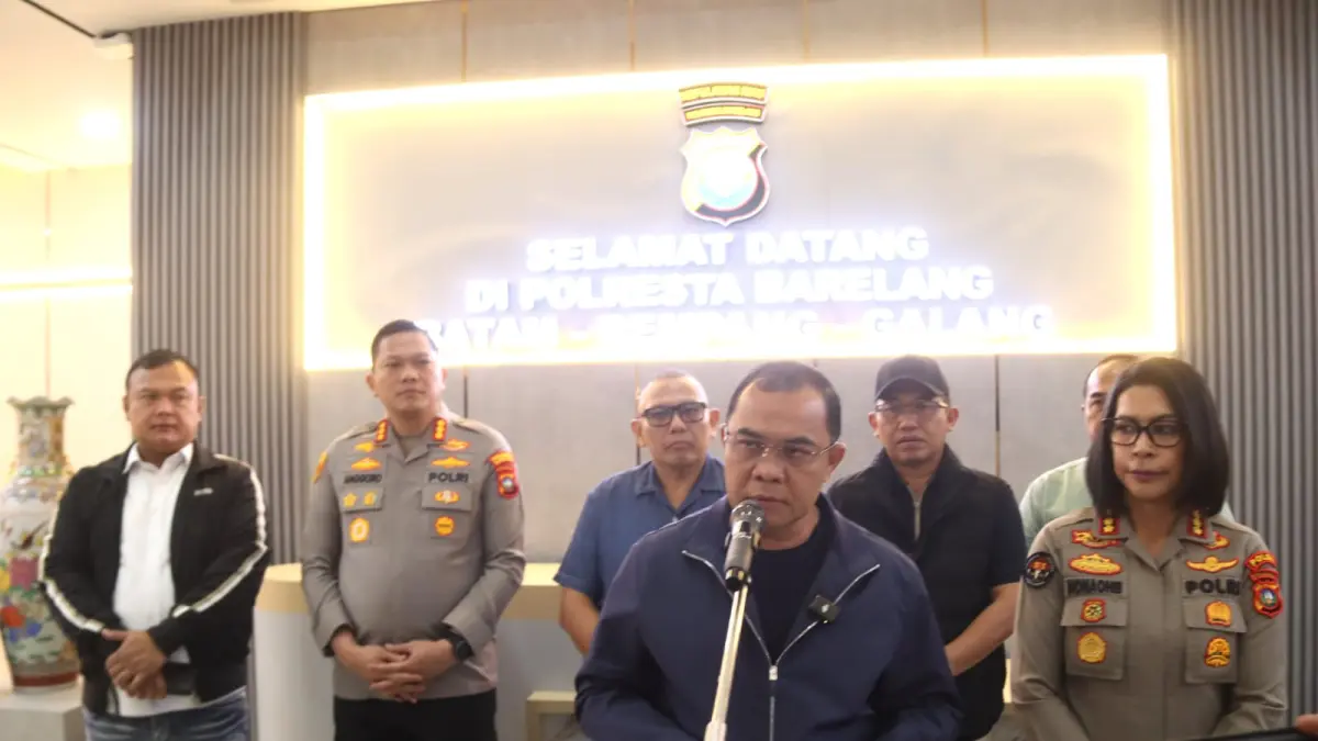 Wakil Kepala Bareskrim Polri, Irjen Pol Nunung Syaifuddin, memberikan keterangan terkait kasus dugaan tindak pidana perjudian kasino di kawasan Nagoya, Kota Batam saat doorstop di Mapolresta Barelang, Minggu (16/8). F Cecep Mulyana/Batam Pos