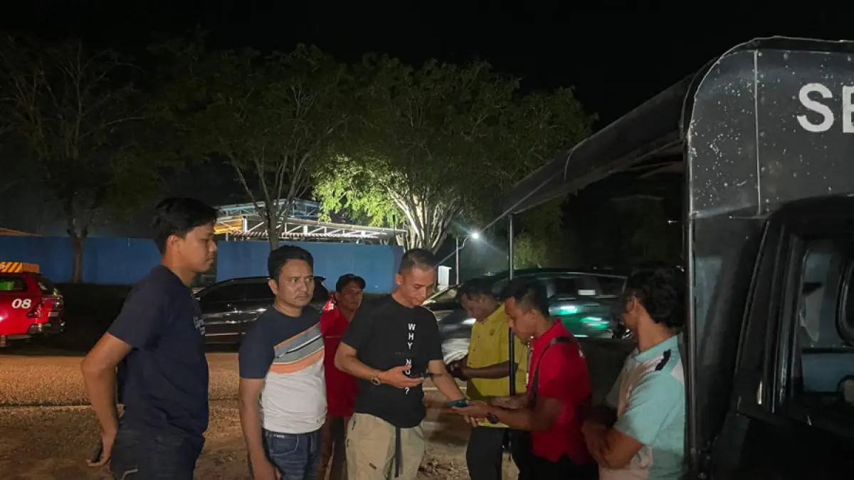 Polisi mengumpulkan keterangan dari kejadian kecelakaan laut di di sekitar Batu Pertama, Perairan Wisata Restauran Mangrove Lagoi, Desa Sebong Lagoi, Kecamatan Teluk Sebong, Bintan pada Senin (17/8/2026) sekitar pukul 19.20 WIB. F.Kiriman H.P Bako untuk Batam Pos.