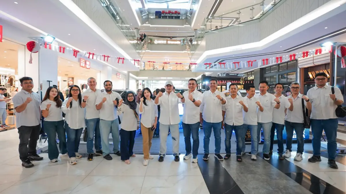 Agung Toyota Batam menghadirkan berbagai model kendaraan dalam Toyota Space di Grand Batam Mall. Selain melihat kendaraan, pengunjung juga dapat mengikuti test drive dan menikmati berbagai program serta promo selama pameran.  F. Rengga Y / Batam Pos