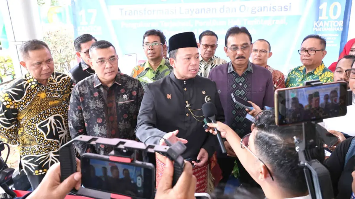 Menteri ATR/Kepala BPN Nusron Wahid saat meluncurkan transformasi layanan dan organisasi Kementerian ATR/BPN dalam rangka HUT ke-81 Kemerdekaan RI, Senin (17/8). Foto: RENGGA YULIANDRA/BATAM POS