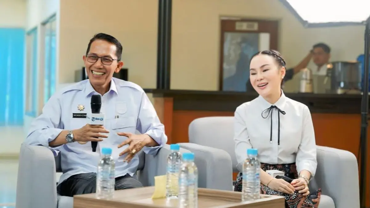 Kepala BP Batam Amsakar Achmad bersama Wakil Kepala BP Batam Li Claudia Chandra