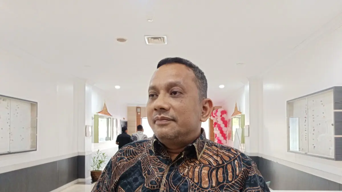 Kepala Dinas Lingkungan Hidup Kota Batam, Dohar Mangalando Hasibuan ketika diwawancarai usai Rapat Pansus bersama Komisi III DPRD Kota Batam, Kamis (20/8) F. Jamaluddin/Batam Pos