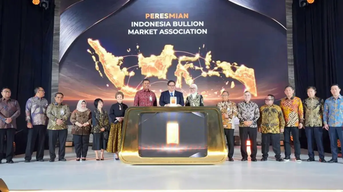 Menteri Koordinator (Menko) Bidang Perekonomian Airlangga Hartarto (tengah) saat meluncurkan Indonesia Bullion Market Association (IBMA) di Tower BSI, Jakarta, Kamis (20/8). Foto: istimewa