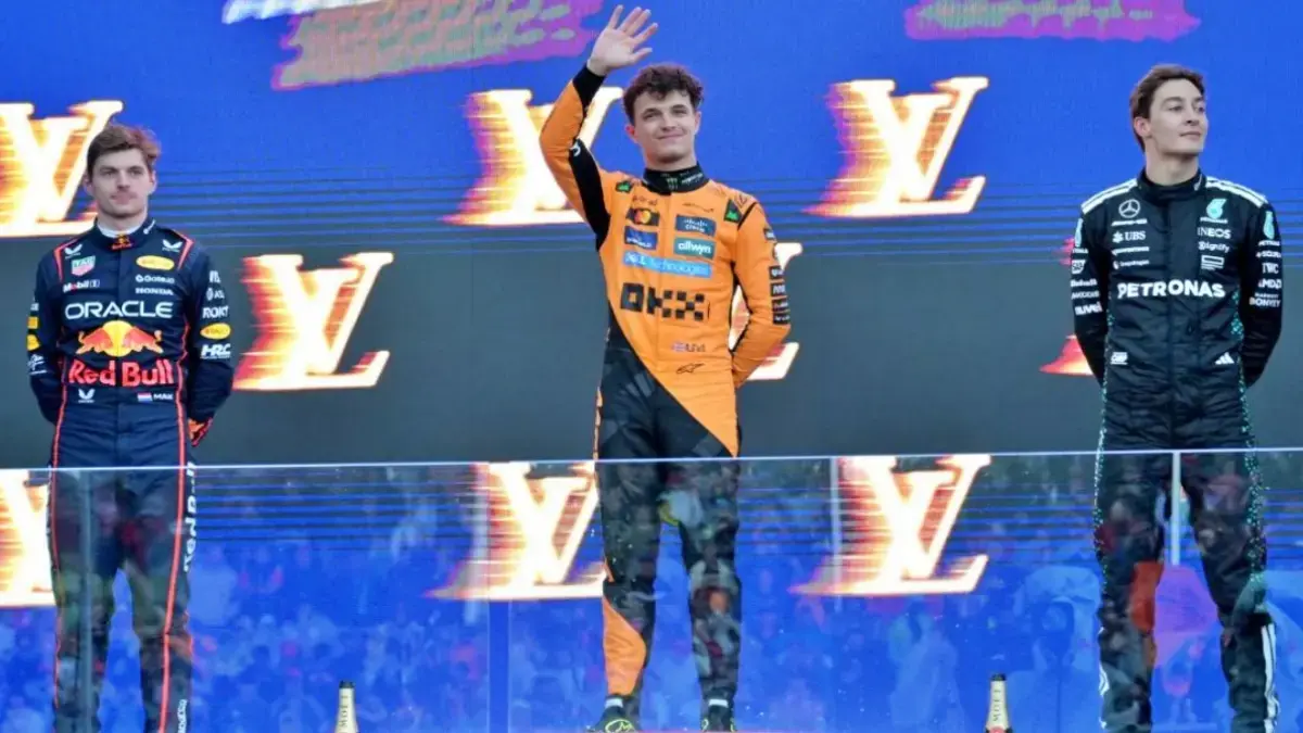 Pembalap Formula 1 saat berada di podium. (istimewa)