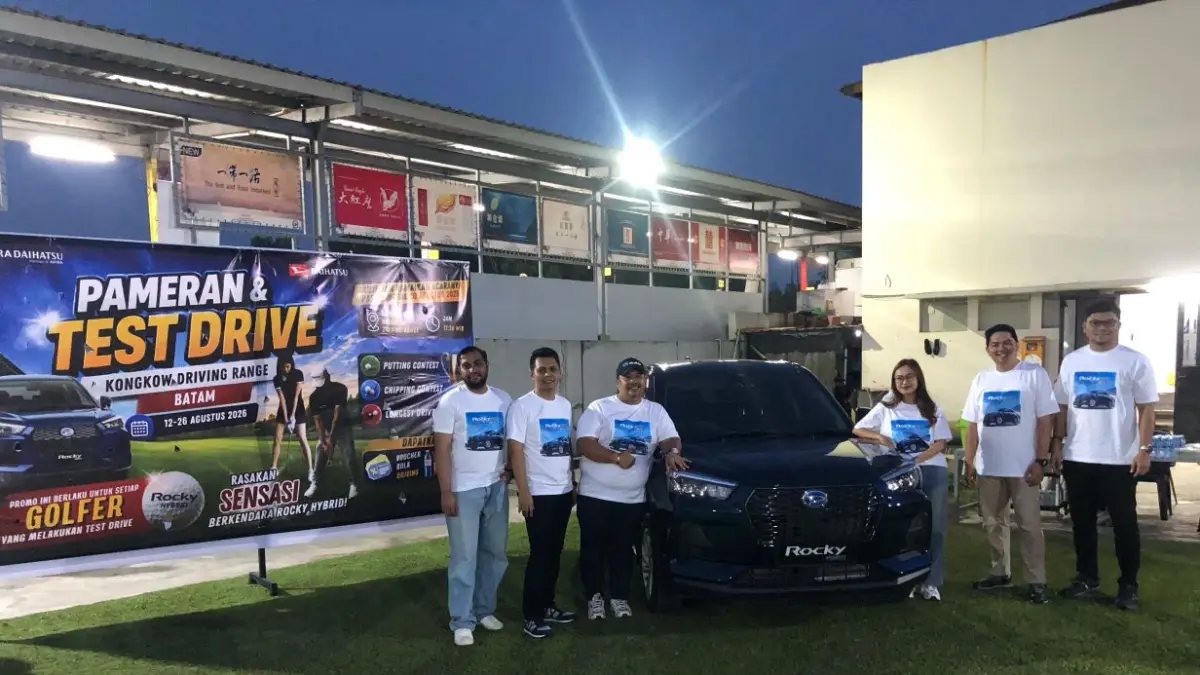 Daihatsu membawa Rocky e-Smart Hybrid ke Lapangan Golf.