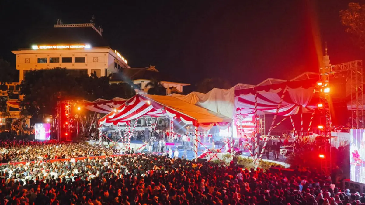 Ribuan warga menghadiri Semarak Kemerdekaan dalam rangka HUT ke-81 RI di Dataran Engku Putri, Batamcentre, Jumat (21/8) malam.