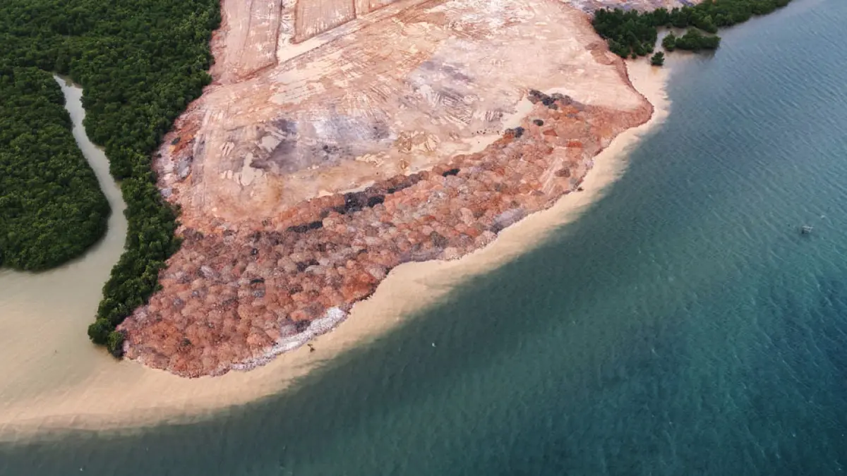 Ilustrasi reklamasi di pesisir Tanjung Piayu, Seibeduk, Batam. BPN Batam menyatakan belum memiliki data pasti jumlah bidang tanah hasil reklamasi yang sudah dapat sertifikat. Foto: Akar Bhumi Indonesia untuk Batam Pos