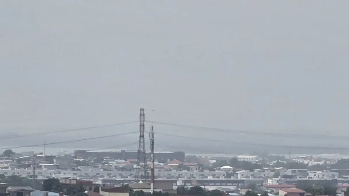 Pemandangan skyline Batam yang berkabut dan berawan dari dataran tinggi di Batam, Kepri, Senin (24/8/2026). ANTARA/Angiela