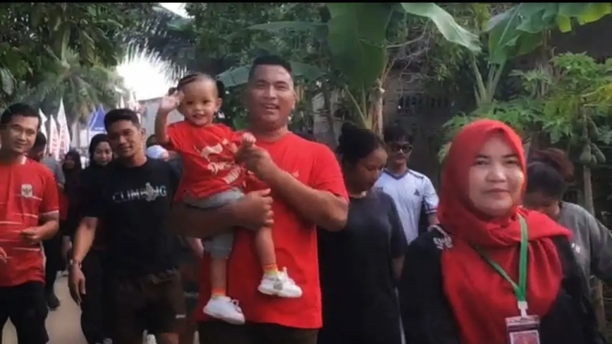 Warga dari dua perumahan melaksanakan jalan santai memeriahkan HUT Ke-81 RI di Kelurahan Sei Lekop, Kecamatan Bintan Timur, Minggu (23/8/2026). F.Kiriman Febri untuk Batam Pos.