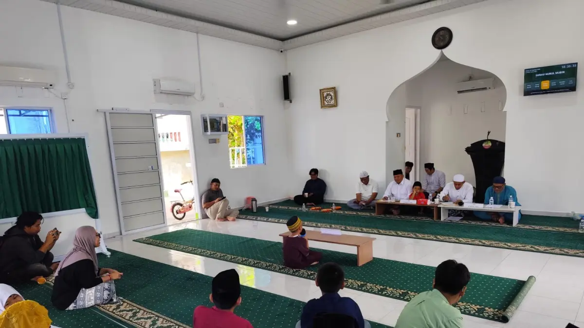 Belasan anak saat memeriahkan lomba hafalan surah pendek di Surau Nurul Mubin Perumahan Mutiara Bintan Tanjungpinang, Selasa (25/8). F. Mohamad Ismail/Batam Pos
